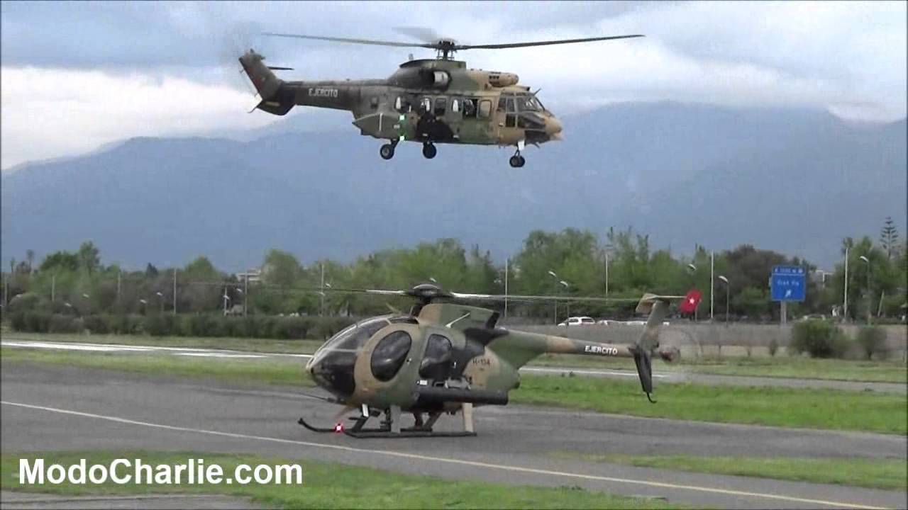 un helicoptero volando bajo