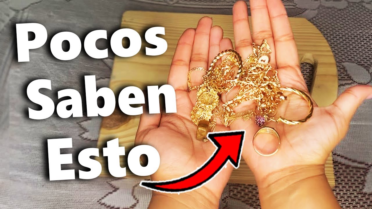 el brillo de las joyas de oro en tus manos