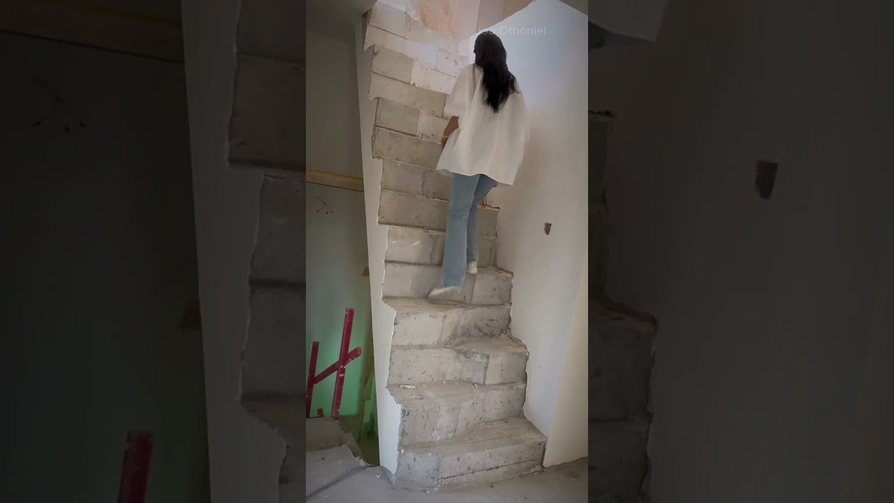 escaleras de cemento una vision de ascenso y estabilidad