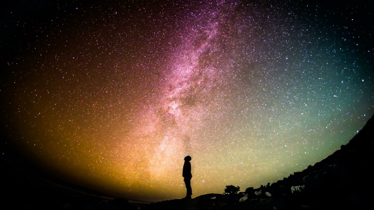 un cielo oscuro y misterioso