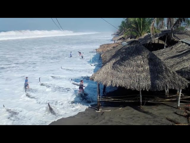 el mar que se sale de control