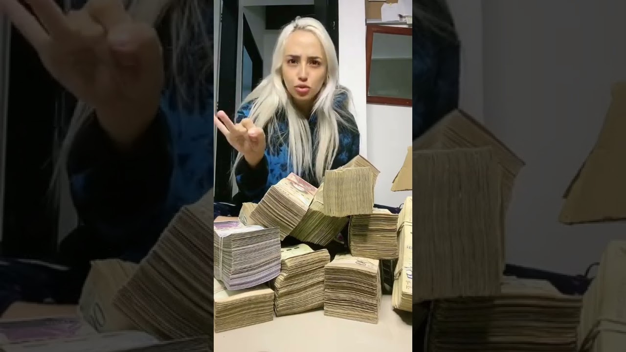 nadar en un mar de dinero en billetes