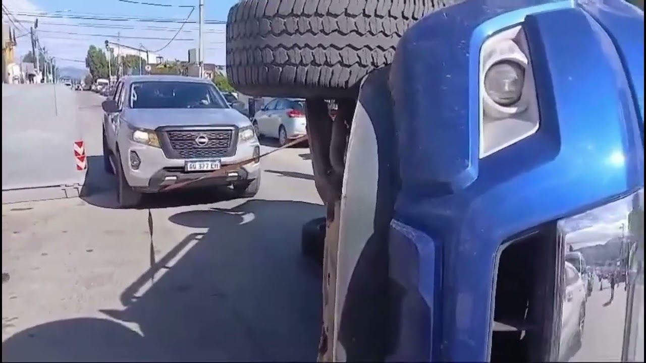 un auto estacionado