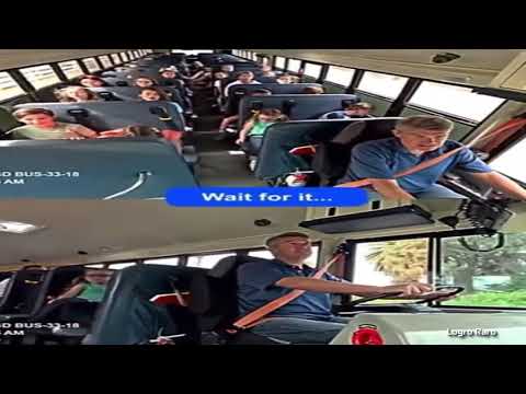 un omnibus lleno de personas